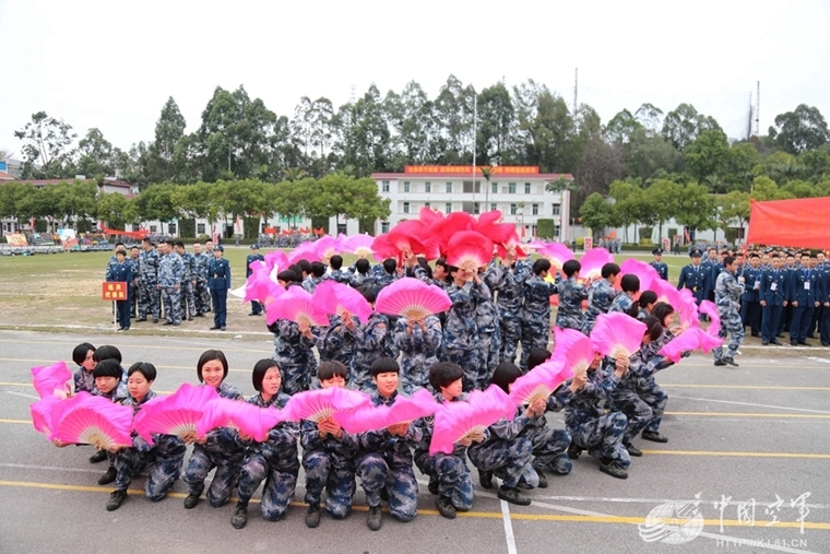 新一代伞兵战车亮相，加装主动防御！机械化空降兵，到底有多强悍  